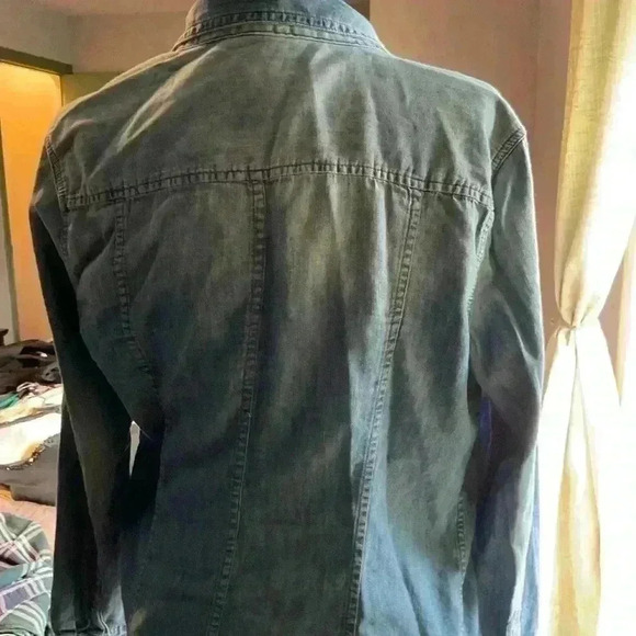 Calvin Klein button down denim shirt. Spring/summer start - Picture 3 of 5